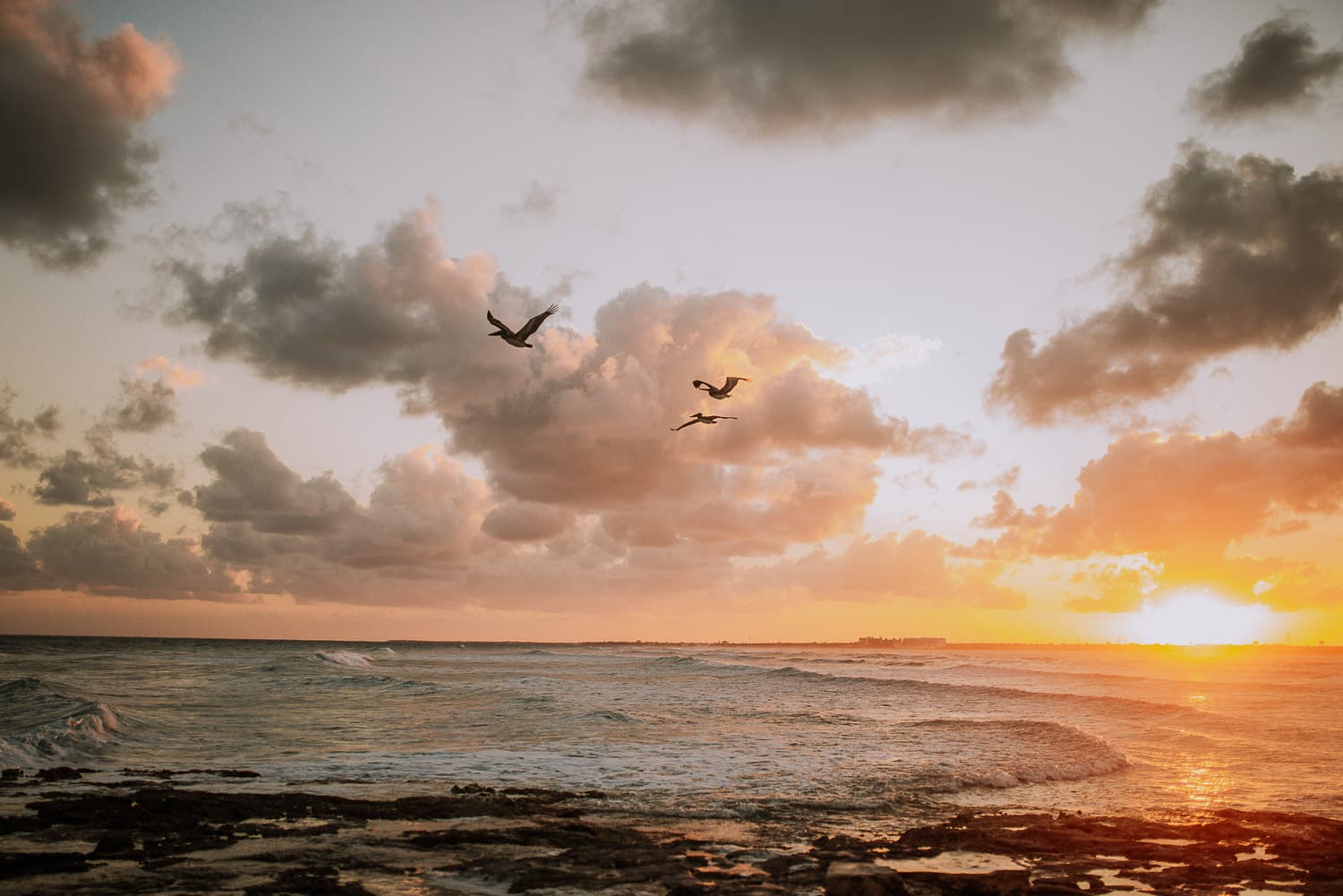 Fotografía de save the date en Cancun por Jesús Amaya fotógrafo de bodas destino en México